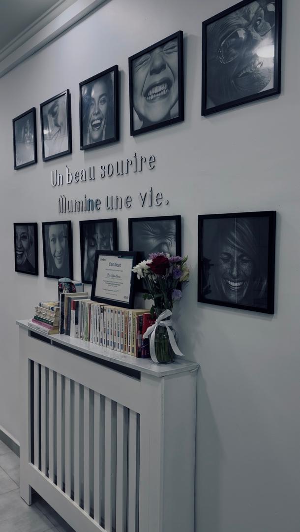 Mur de sourires du cabinet Affinity Dental Tipaza